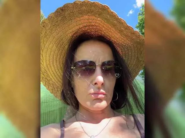 -AnnaMaria- on BongaCams 