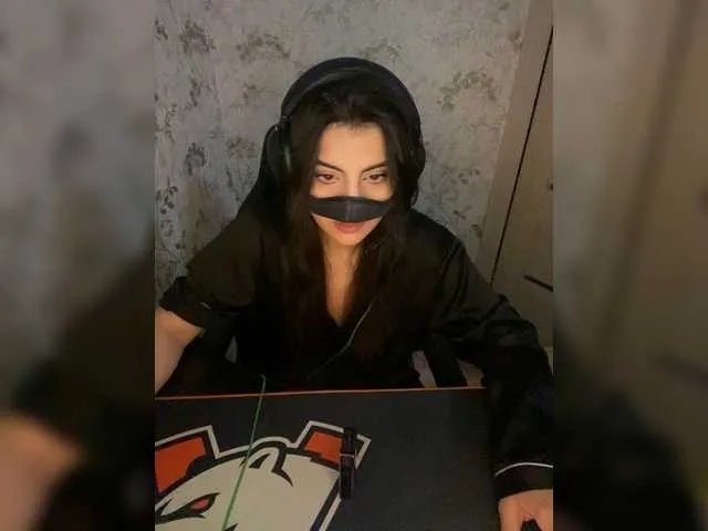 Join naked stripper Aloeloea aloeloea from BongaCams