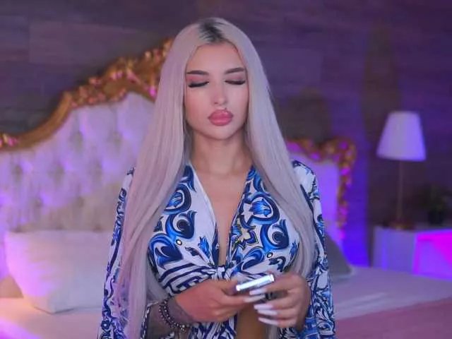 Try slutty performer JuicyJessye JuicyJessye from BongaCams