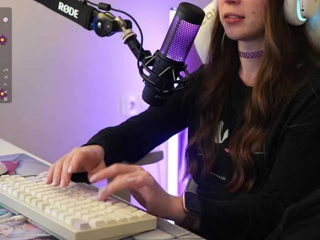 lollipop-o from BongaCams