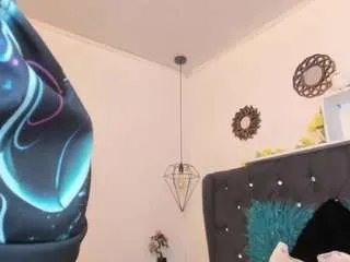 Admire CamSoda's Jhiinny-brownn jhiinny-brownn from CamSoda