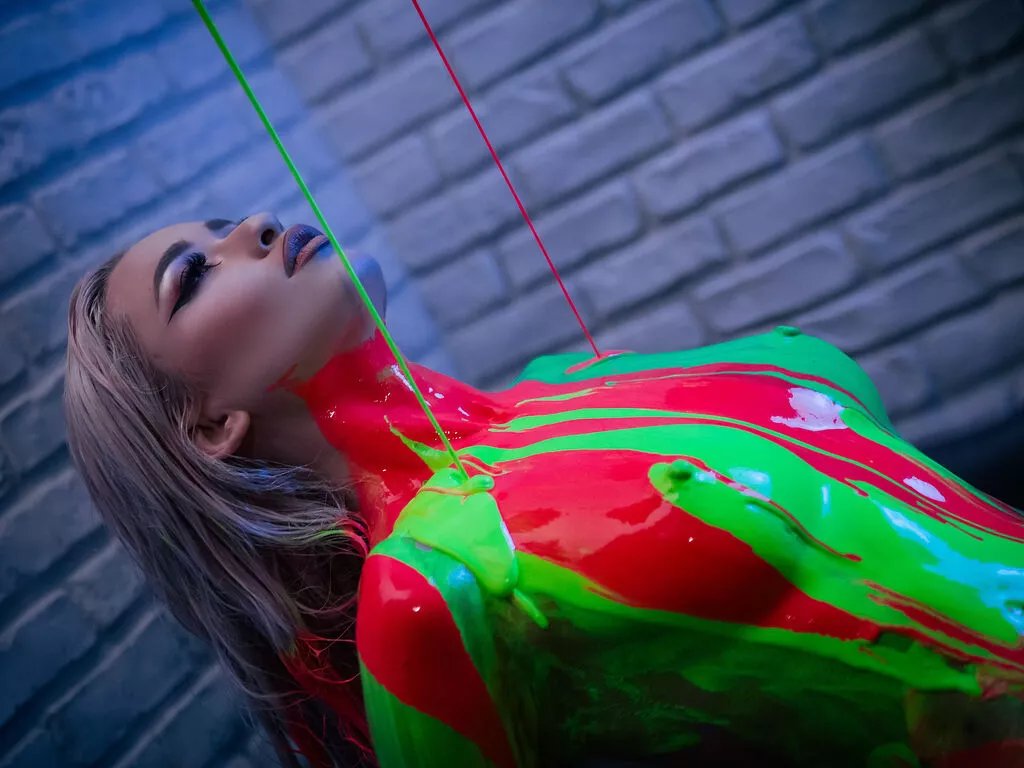 Cute Evelyn wants you to fuck her body now Evelyn from LiveJasmin