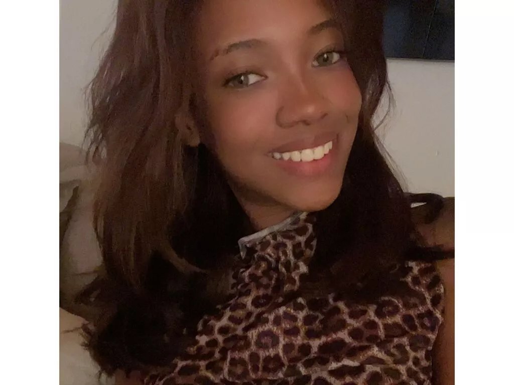 Discover dirty model KiaraJhonsont KiaraJhonsont from LiveJasmin