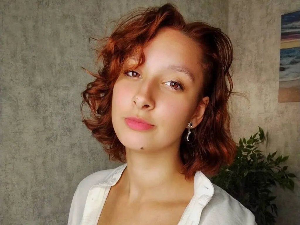 Explore amazing model LylianRose LylianRose from LiveJasmin