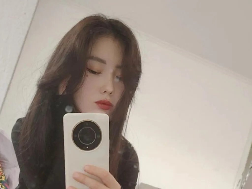 Join sexy stripper RaeannReimmer RaeannReimmer from LiveJasmin