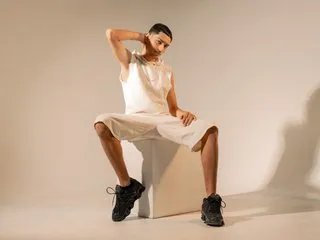 Explore Adonis_wb, he wants to masturbate for you Adonis_wb from Streamate