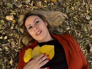 Admire slutty model CARMIYNNA CARMIYNNA from Streamate