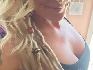 Offline JennyCouture on Streamate