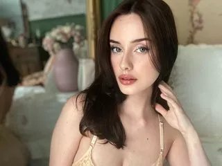 Offline LadyHennieFaye on Streamate