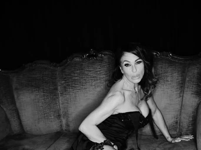 Offline LadyMilf69 on Streamate