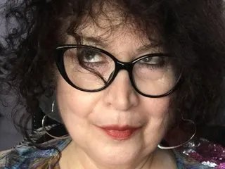 Watch LolaLippz, she wants to masturbate for you LolaLippz from Streamate