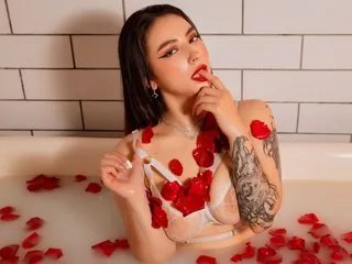 Admire RoxanneWill, she wants to masturbate for you RoxanneWill from Streamate