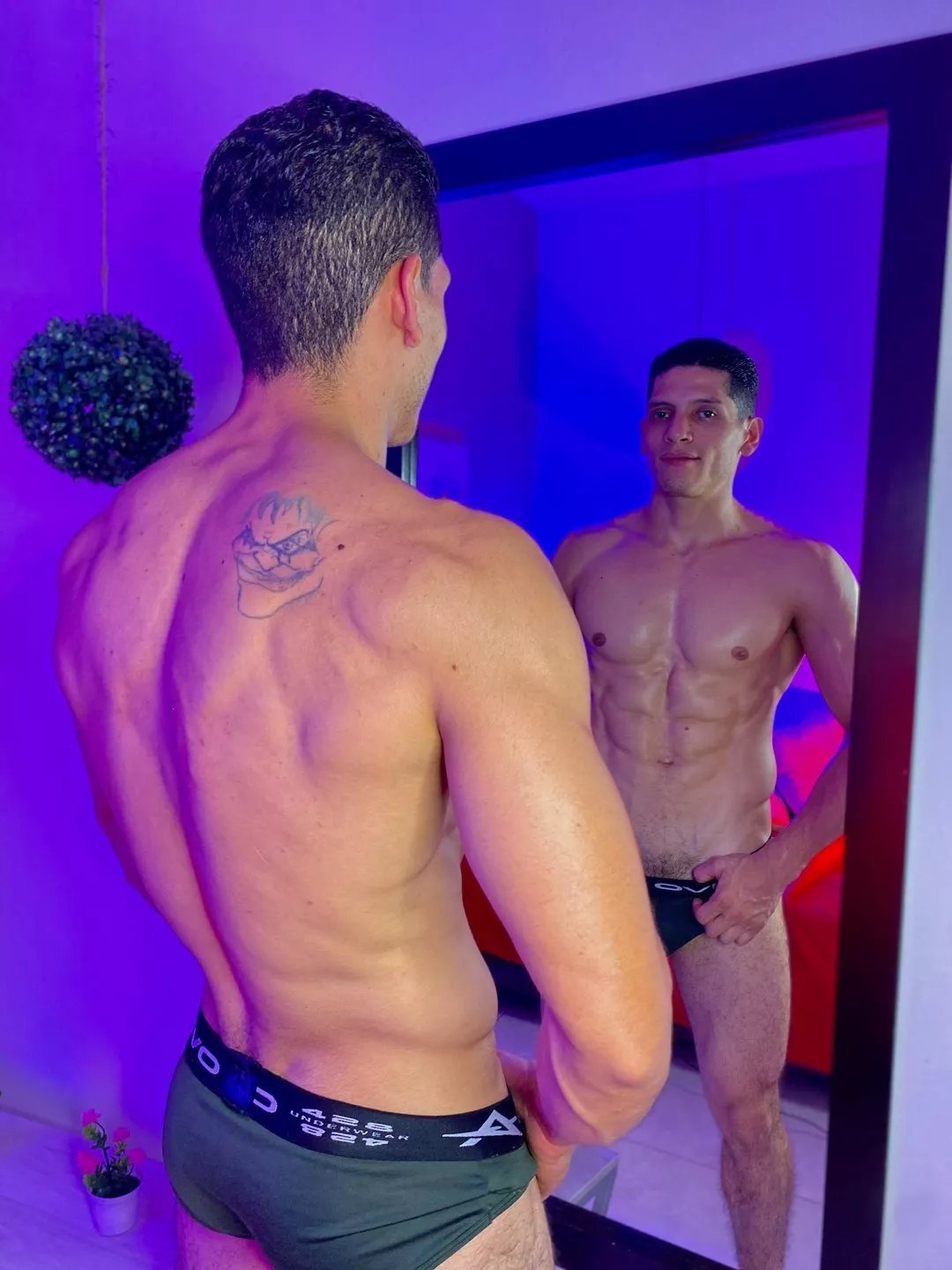 Offline Steven_94 on Streamate