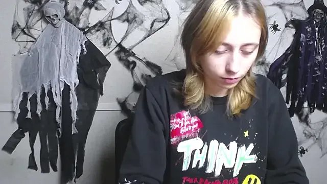 Naked TracyLll wants you to fuck her body now TracyLll from StripChat